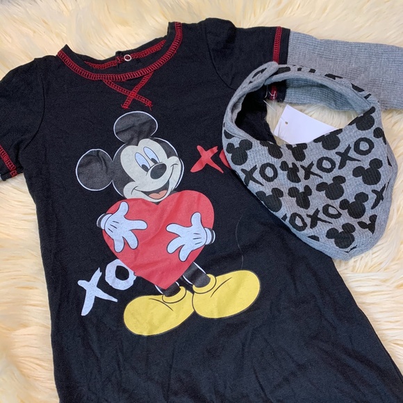 Baby Disney XO Mickey Romper w/ Bib NWT Long Sleeve Disney Outfit NEW 18 Months - Picture 3 of 8